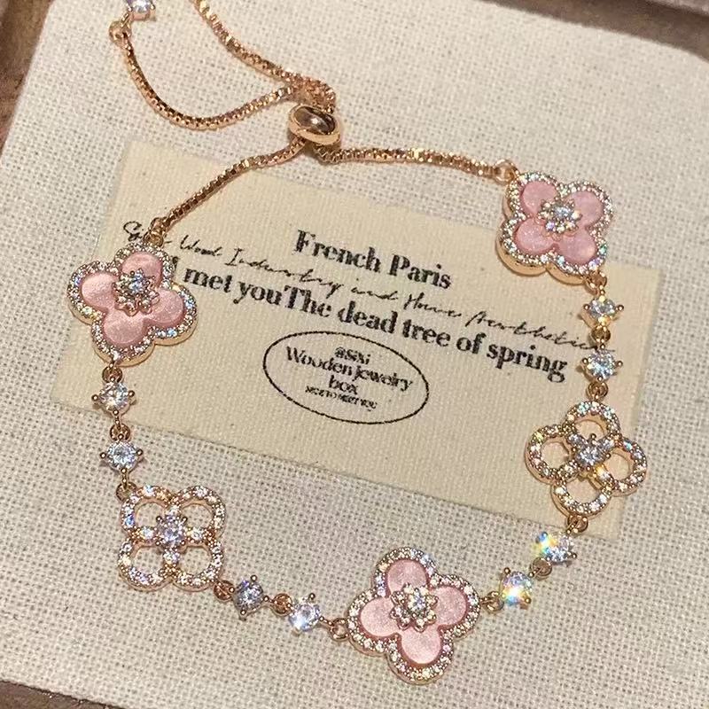 Delicate Flower Charm Bracelet – Elegant, Feminine & Perfect for Everyday Style