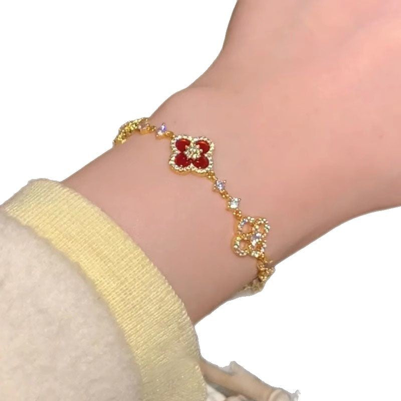 Delicate Flower Charm Bracelet – Elegant, Feminine & Perfect for Everyday Style